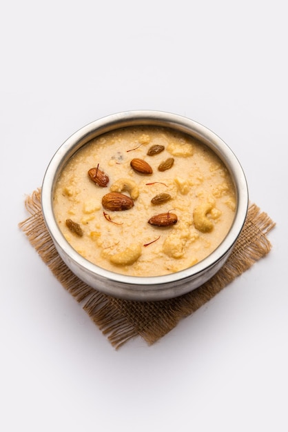 Nolen Gurer Chanar Payesh oder Milchpudding aus Hüttenkäsereis und Jaggery Bengali Sweet Rezept