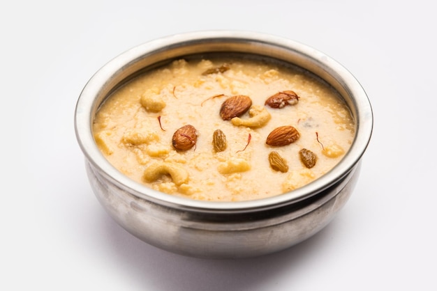 Nolen Gurer Chanar Payesh oder Milchpudding aus Hüttenkäsereis und Jaggery Bengali Sweet Rezept