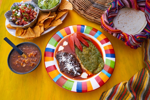 Foto nopal mexicano recheado receita com molhos