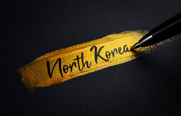 Nordkorea-Handschrift-Text auf goldenem Pinsel-Anschlag