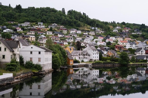 Norheimsund ciudad noruega cerca del fiordo Hardangerfjord Noruega