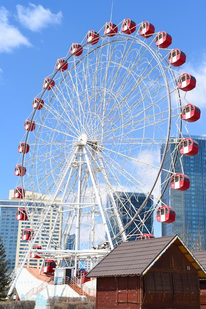 Noria del parque de atracciones nacional de Mongolia