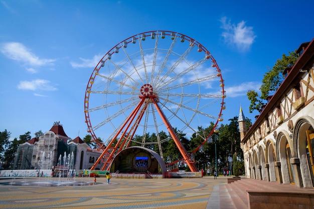 Noria en el Parque Gorky en Ucrania