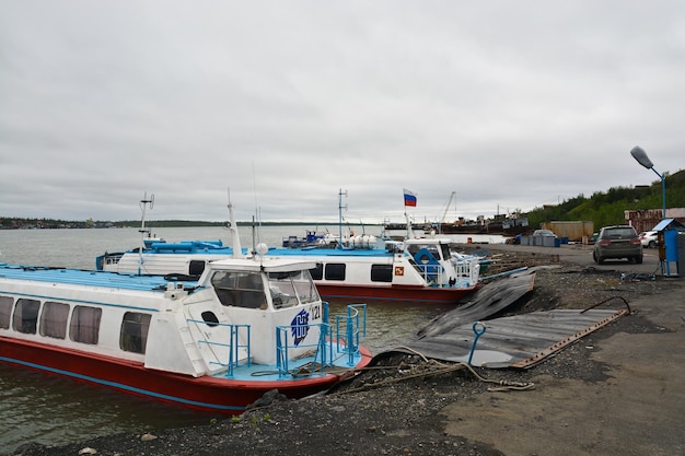 Norilsk legte das Boot an