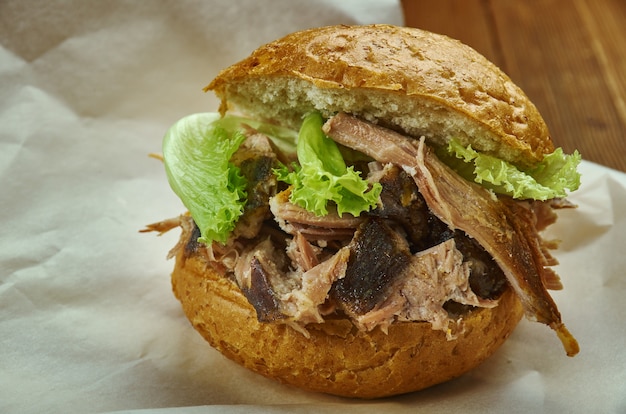 North Carolina Pulled-Pork-Barbecue-Sandwich, North Carolina.