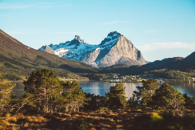 Norwegen Berge und Landschaften auf den Inseln Lofoten Natürliche skandinavische Landschaft