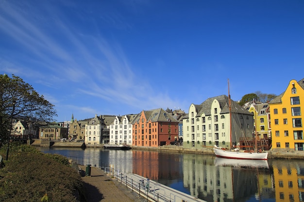 Norwegische Stadt Alesund im Sommer, Schöne Orte in Skandinavien,