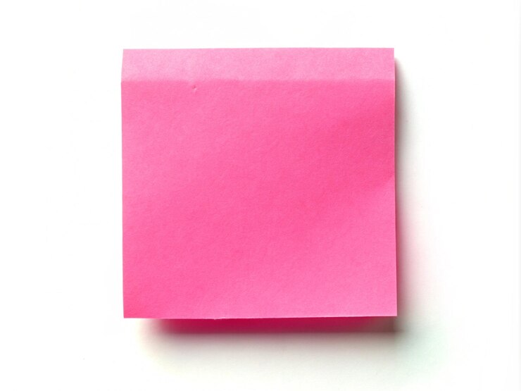 Foto una nota adhesiva rosa con un fondo blanco que dice nota