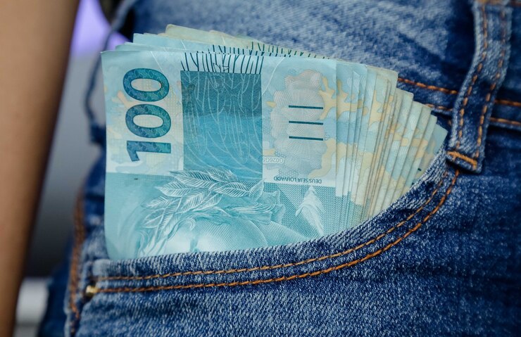 Foto notas brasileiras de 50 e 100 reais