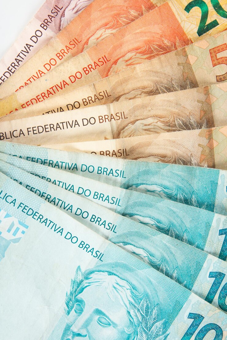 Notas de dinheiro brasileiro conceito de finanças brasileiras