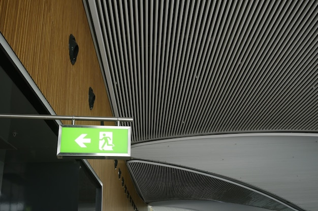 Notausgang im Supermarkt