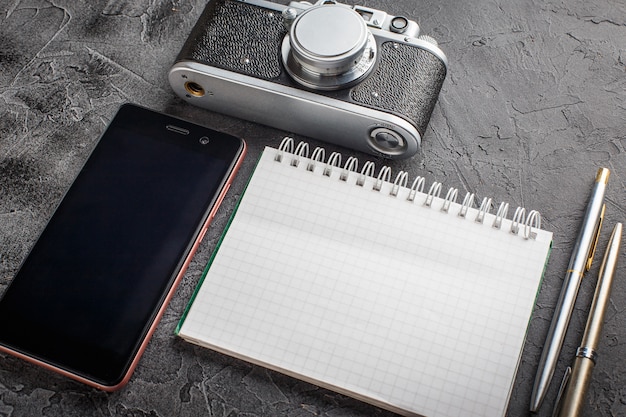 Notebook mit Filmkamera.