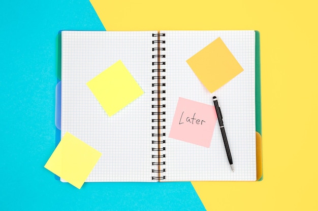 Foto notepad with paper reminders and written word late flat lay