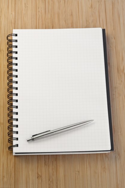 Notizbuch und Stift