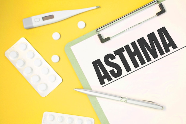 Notizbuchseite mit Text ASTHMA