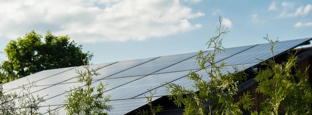 Nova casa ecológica com painéis solares Alternativa à energia convencional A bateria é carregada a partir de uma célula solar Publicidade Energia verde Vida sustentável Renovável