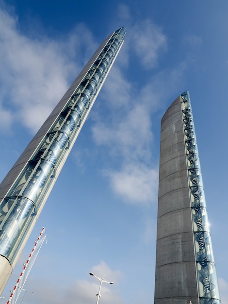 Nova ponte elevatória Jacques Chaban-Delmas medindo o rio Garonne em Bordéus