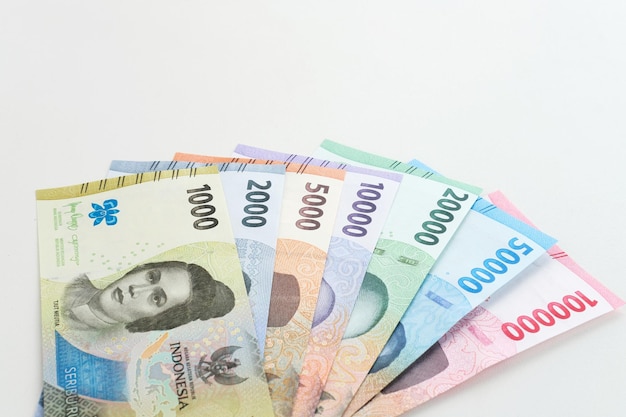 Nova rupia emitida em 2022. Notas de dinheiro indonésias.