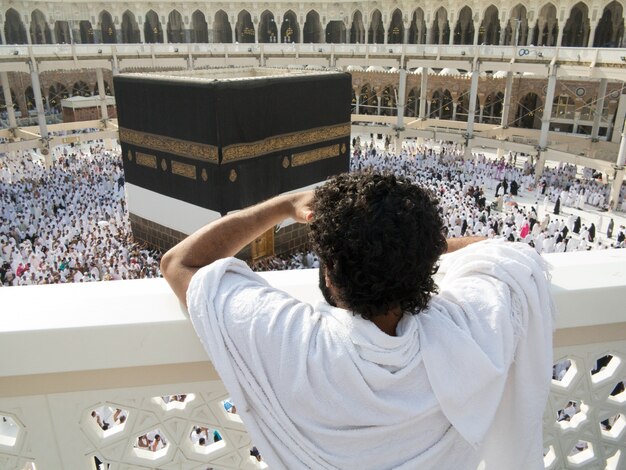 Novas imagens de kaaba em meca após a restauração