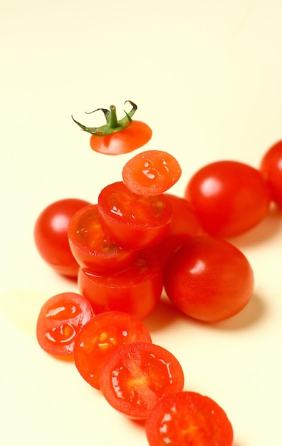 Novas imagens de tomates cereja tomates pequenos tomates frescos