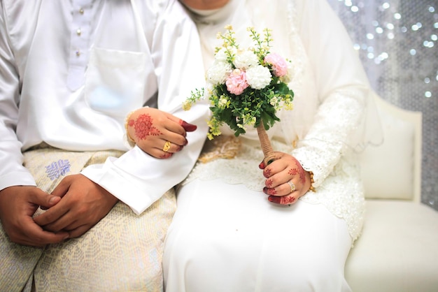 Foto novia de boda malaya durante la ceremonia de matrimonio imagen de tonos de enfoque selectivo