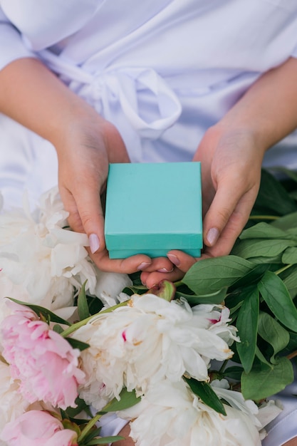 la novia da el anillo de bodas