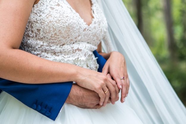 Novia y novio en el día de la boda