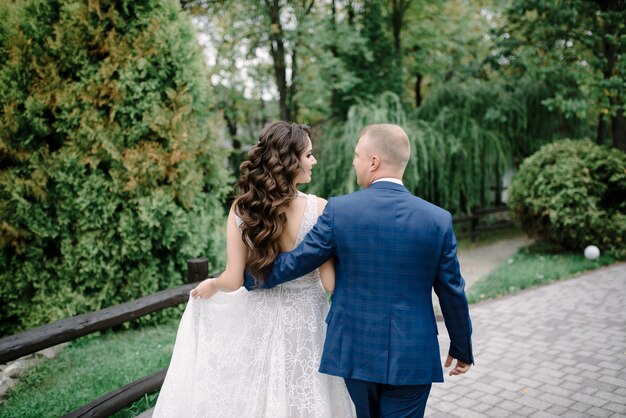 Novia y novio en el día de la boda