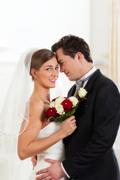 Novia y novio en el día de la boda