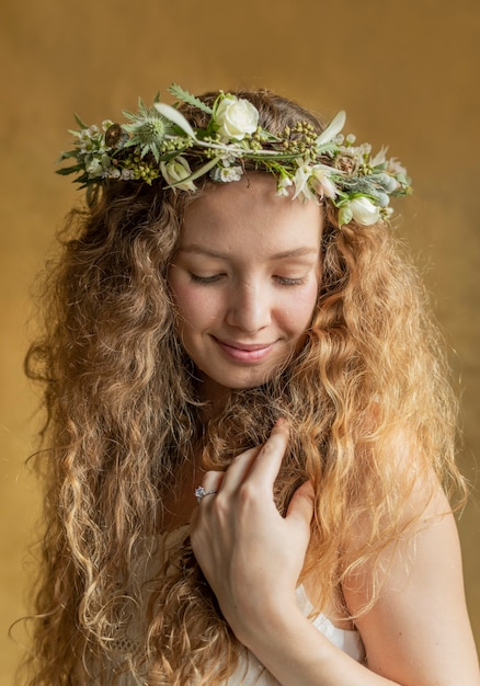 Novia de verano con una corona de flores