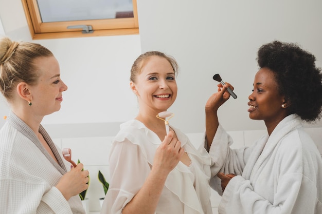 Las novias se lo pasan en grande en el spa