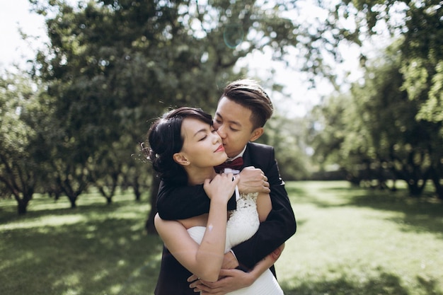 Foto novios coreanos, día de la boda, novia y novio.