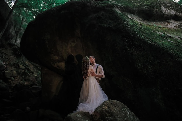 Novios en las montañas