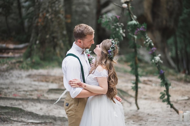 Novios en las montañas