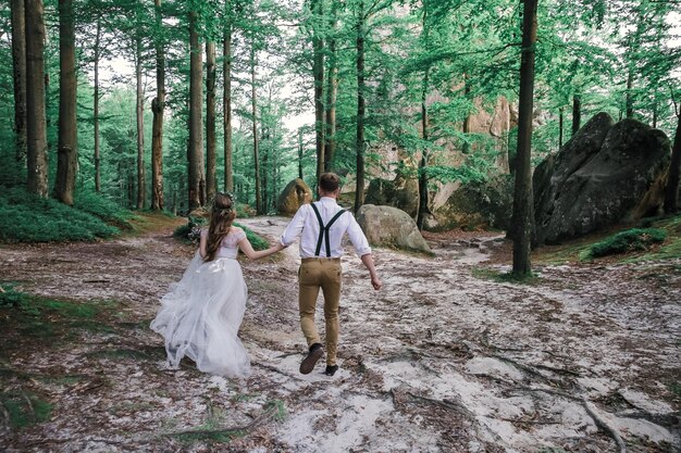 Novios en las montañas