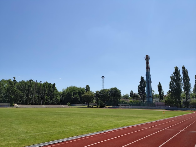 Novo estádio com pista de atletismo e campo de futebol