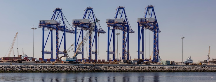 Foto novo terminal de contêineres em walvisbaai, uma cidade costeira da namíbia