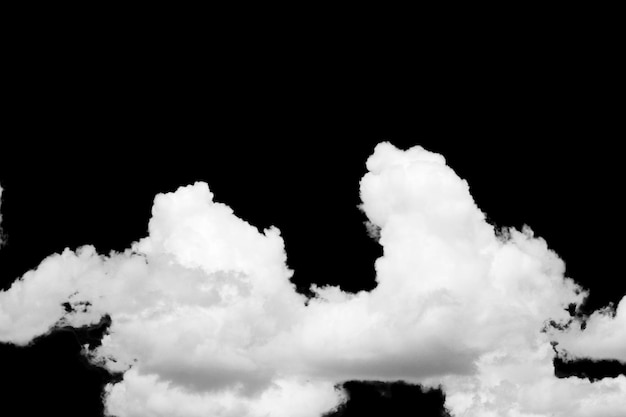 Nube aislada con rutas de recorte en fondo negro