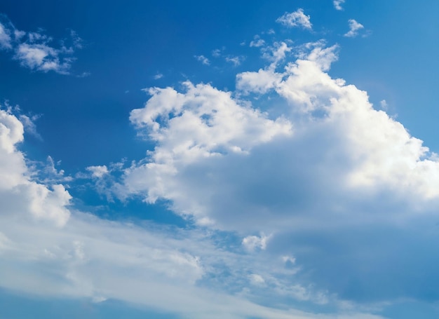 Nube blanca en el cielo azul ai generativo