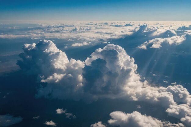 Nube en el cielo azul al atardecer