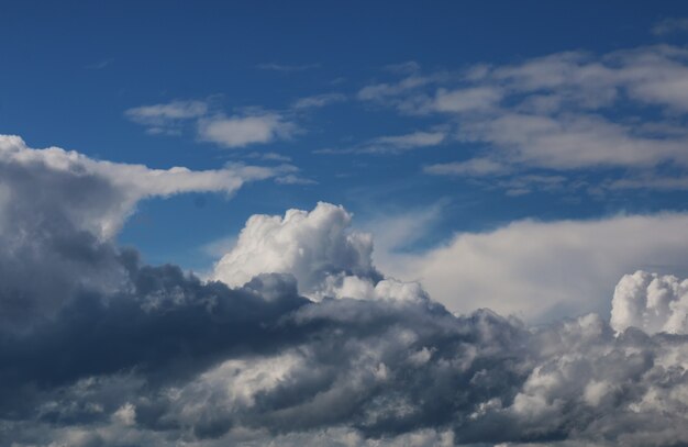 Nube cielo oscuro grande