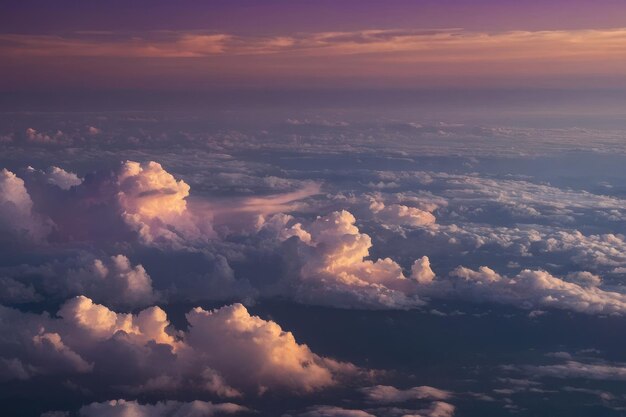 Nube en el cielo púrpura al atardecer