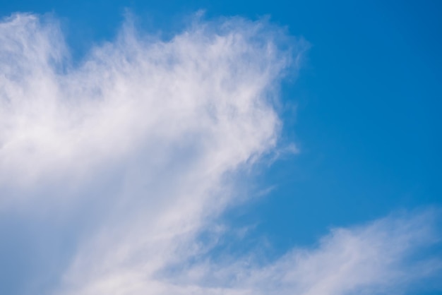 Una nube en el cielo