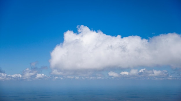 Una nube en el cielo