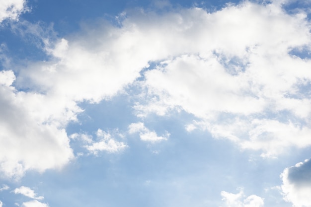 nube cubrió el cielo