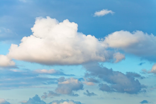 Nube cúmulo blanca