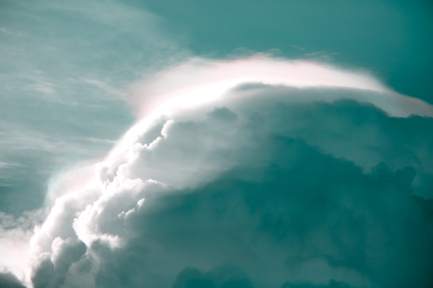 Foto nube dinámica vintage y textura de cielo para fondo resumen