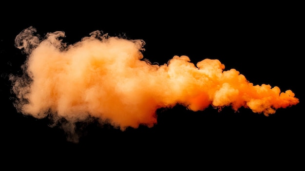 Nube de humo con color naranja abstracto en fondo negro tomada desde un ángulo alto