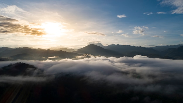 Nube en montaña Hon Bo