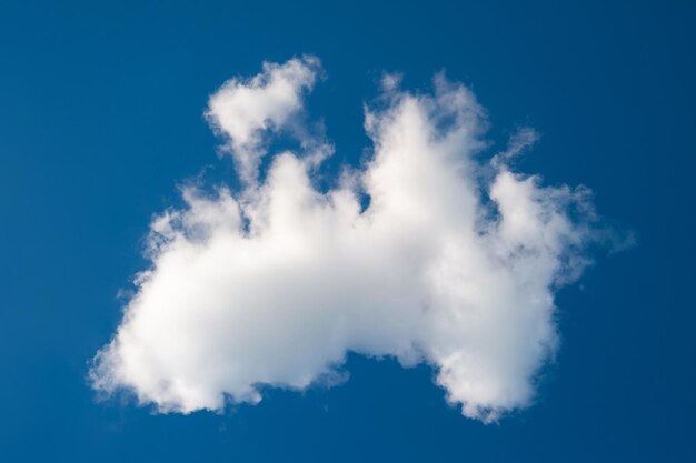 Nube Nube esponjosa en el cielo azul Fondo de paisaje natural